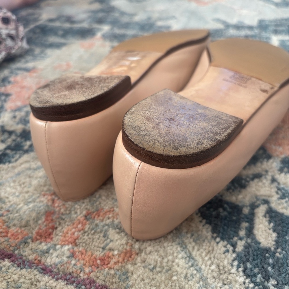 Manolo Blahnik Women's Beige Flats - Picture 3 of 7